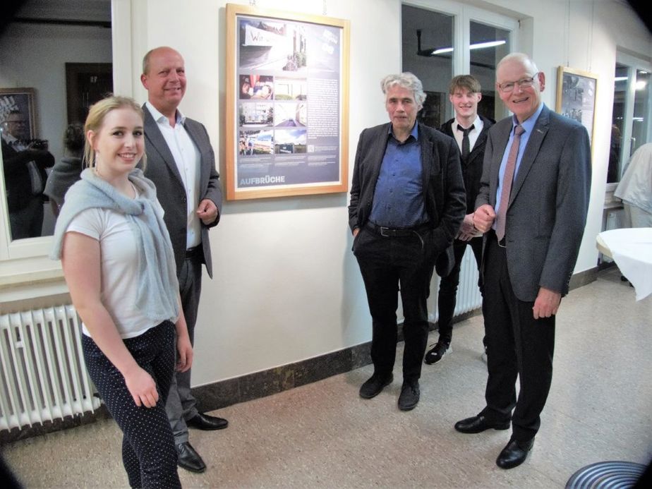 von li. n. re. Julia Vilmar; Gunter Geiger (Direktor Bonifatiushaus); StS. Stephan Hilsberg; Leon Dickel; Michael Trost (Sektionsleiter GSP Fulda) 